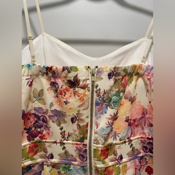 Emerald Sundae Cream Floral Fitted Midi Dress - Size 9 - Picture 7 of 13
